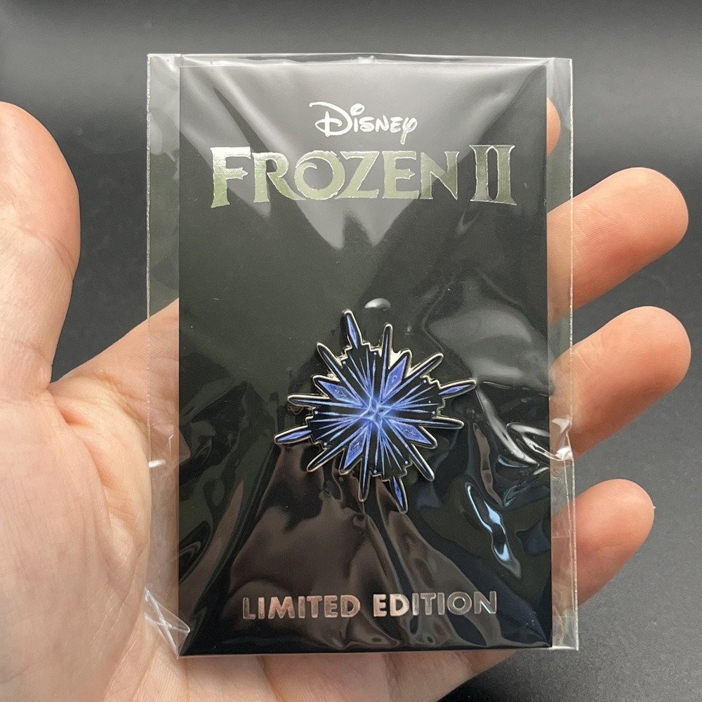 Disney 1" Pin Frozen II 2 Exclusive Limited Edition D23 2018 Snowflake Shape NIP